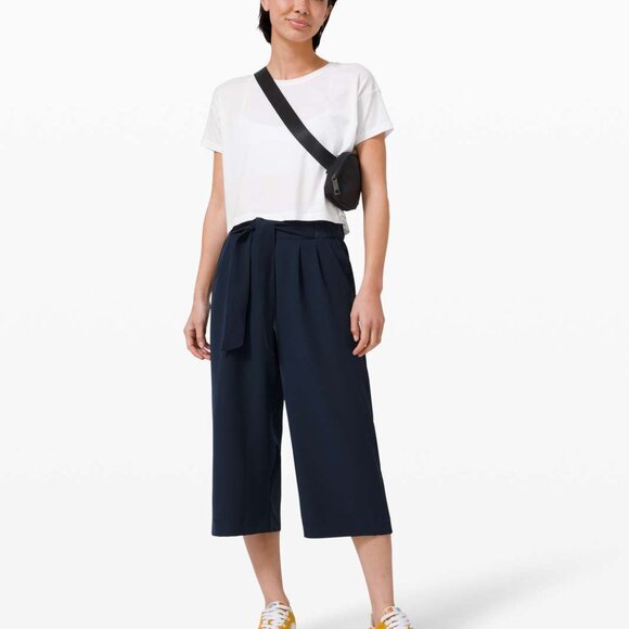 Lululemon Noir Crop Pant NWT - Picture 2 of 8